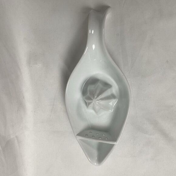 Simple Dining White Ceramic Porcelain Manual Citrus Juicer - Picture 5 of 12